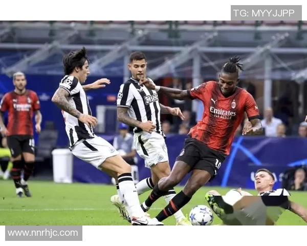 AC米兰友谊赛大胜波尔图五球狂潮引发全场热烈反响